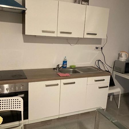 Downtown Modern 3 Bedrroom+ Living Room Apartment Wesselenyi 1.3 Сомбатели Екстериор снимка