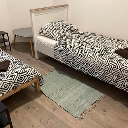 Downtown Modern 3 Bedrroom+ Living Room Apartment Wesselenyi 1.3 Сомбатели Екстериор снимка
