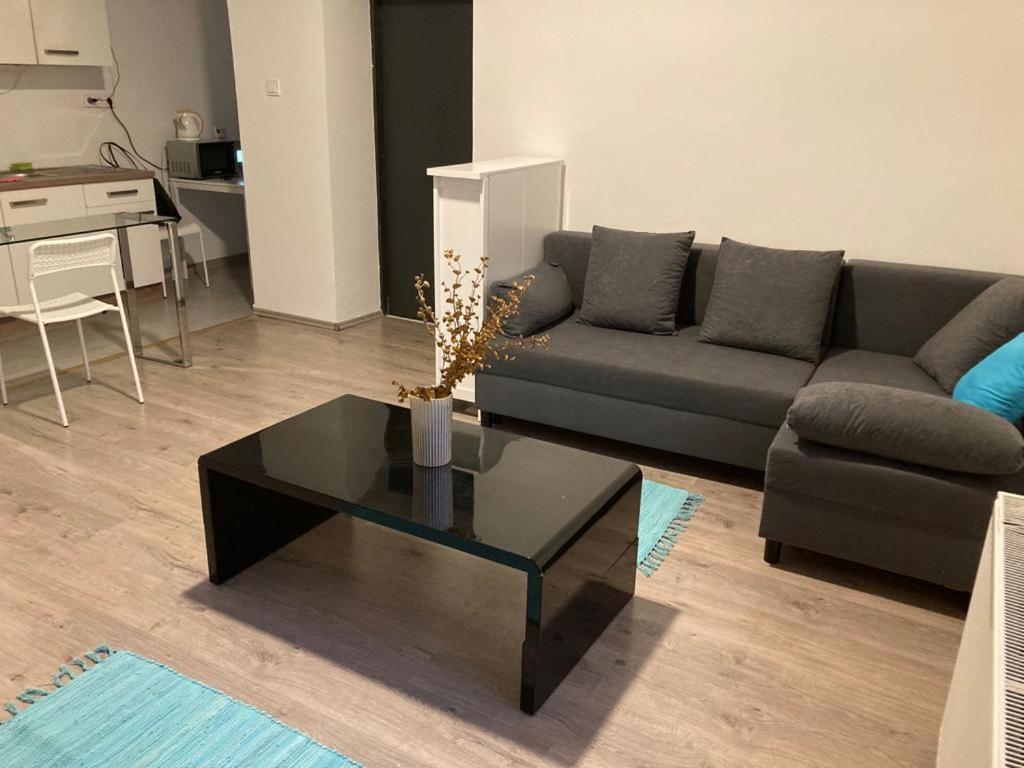 Downtown Modern 3 Bedrroom+ Living Room Apartment Wesselenyi 1.3 Сомбатели Екстериор снимка