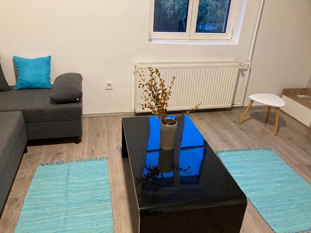 Downtown Modern 3 Bedrroom+ Living Room Apartment Wesselenyi 1.3 Сомбатели Екстериор снимка